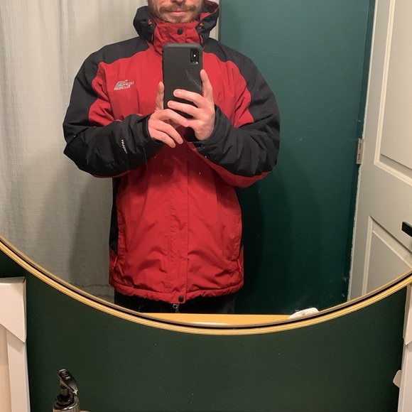 Northface HyVent winter jacket! Size Large! - Picture 3 of 16